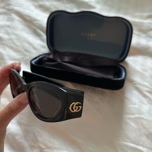 GUCCI cat eye wrap sunglasses w/ gold gg NWT